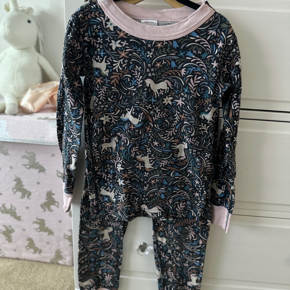 Hanna Andersson Girl’s Blue and Pink Unicorn Print Pajama Set 5